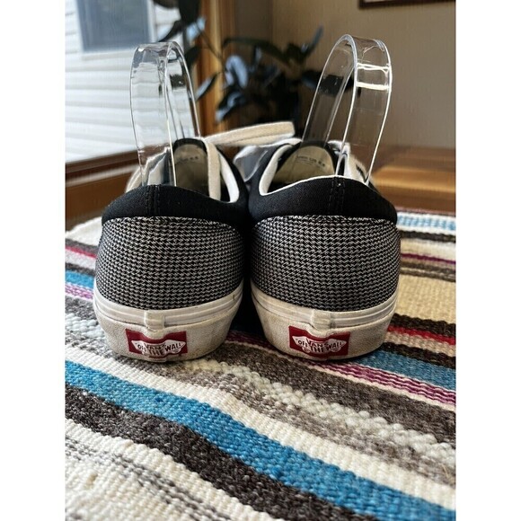Unisex Black And White Vans Men’s Size 9.5, Women’s Size 11￼ - Picture 3 of 5